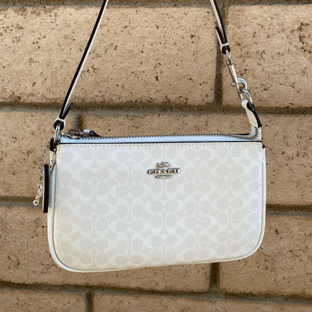 Coach Nolita 19